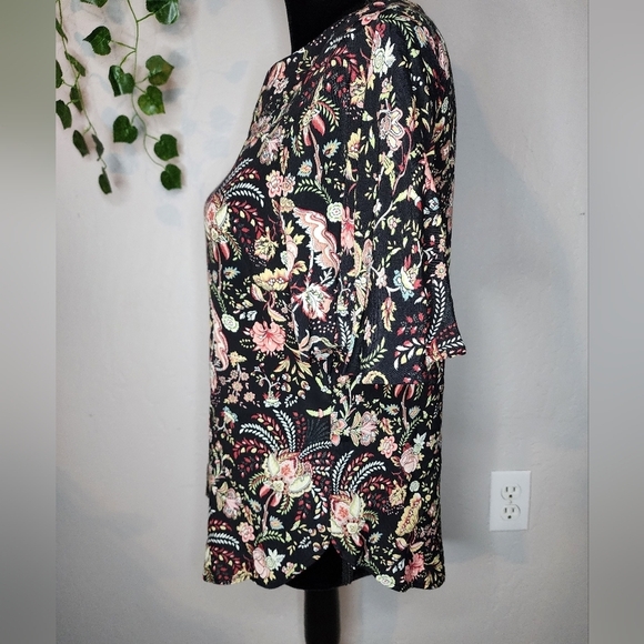H&M Black Floral Ruffle Sleeve Blouse Size 4 - Picture 4 of 10